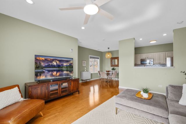 620 Pineridge Drive N 620, Oswego, IL 60543