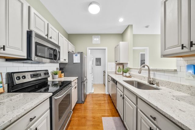 620 Pineridge Drive N 620, Oswego, IL 60543