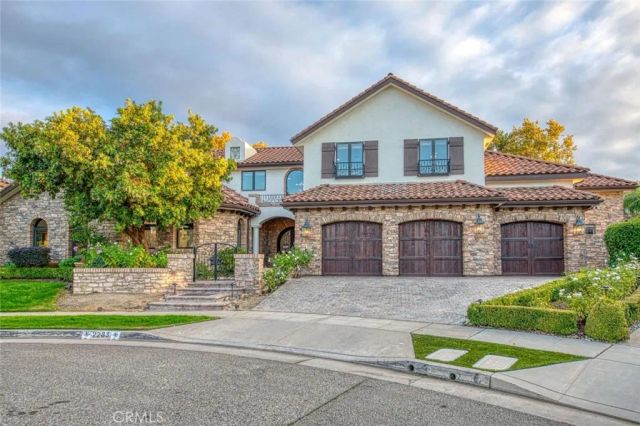 2283 E Sarazen, Fresno, CA 93730