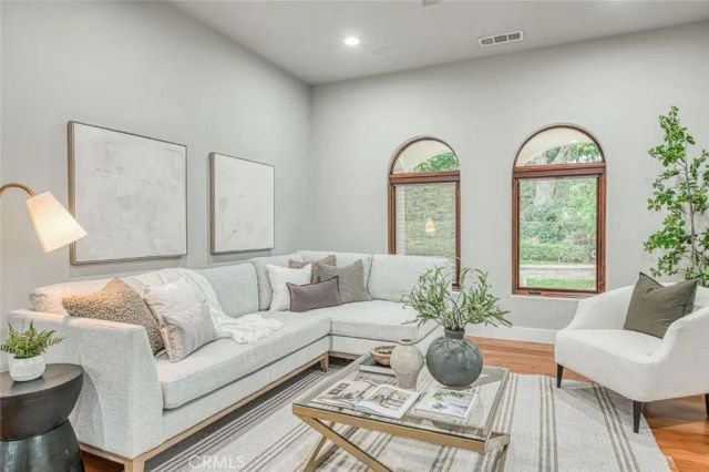 2283 E Sarazen, Fresno, CA 93730