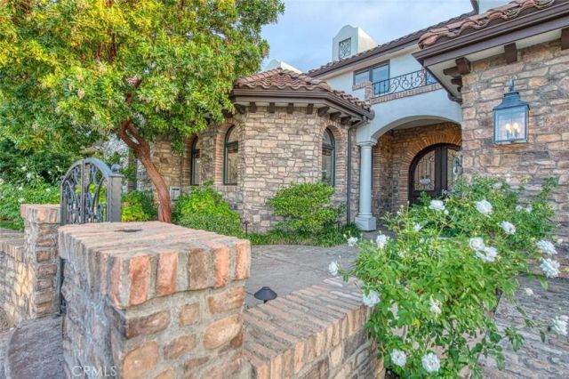2283 E Sarazen, Fresno, CA 93730
