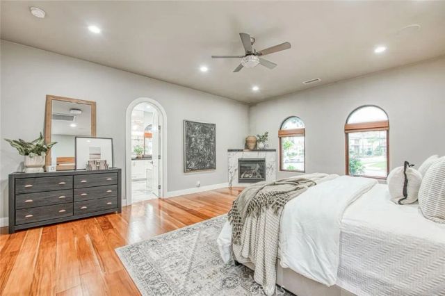 2283 E Sarazen, Fresno, CA 93730