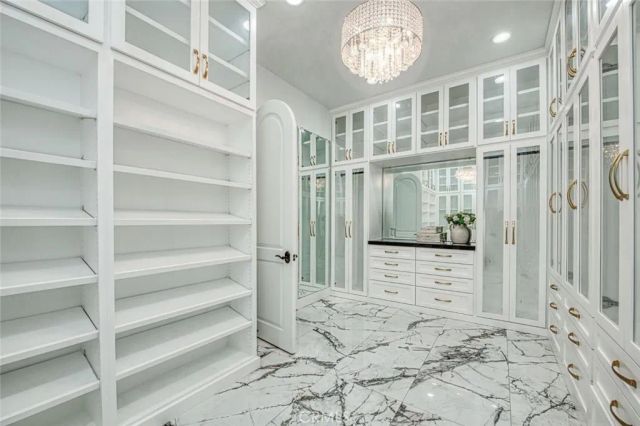 2283 E Sarazen, Fresno, CA 93730