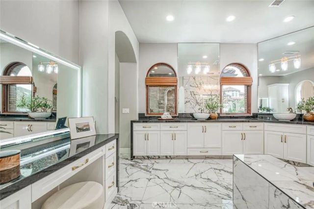 2283 E Sarazen, Fresno, CA 93730