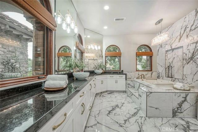 2283 E Sarazen, Fresno, CA 93730