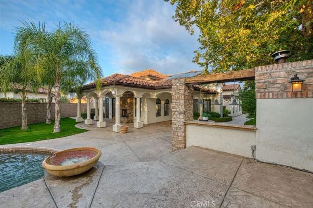 2283 E Sarazen, Fresno, CA 93730
