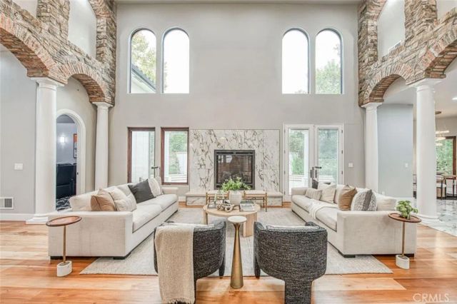 2283 E Sarazen, Fresno, CA 93730