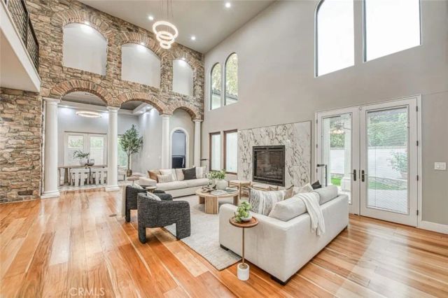 2283 E Sarazen, Fresno, CA 93730