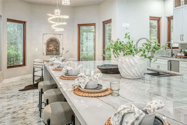 2283 E Sarazen, Fresno, CA 93730