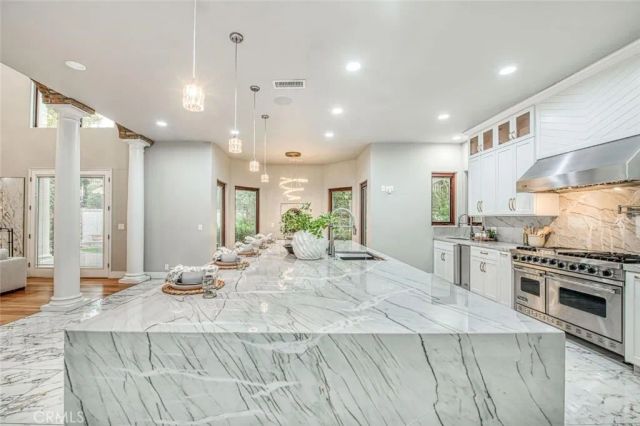 2283 E Sarazen, Fresno, CA 93730