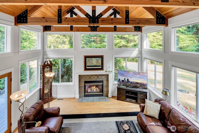 6477 Cultus Bay Road, Clinton, WA 98236