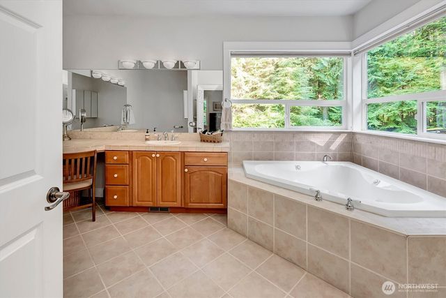 6477 Cultus Bay Road, Clinton, WA 98236