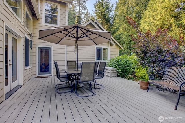 6477 Cultus Bay Road, Clinton, WA 98236