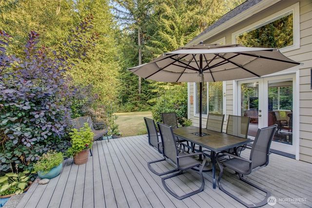 6477 Cultus Bay Road, Clinton, WA 98236