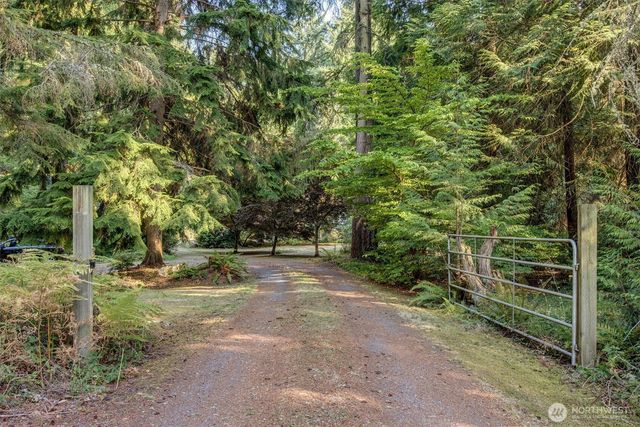 6477 Cultus Bay Road, Clinton, WA 98236