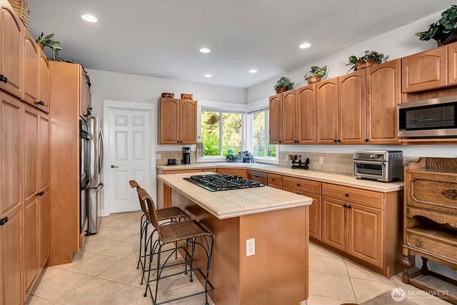 6477 Cultus Bay Road, Clinton, WA 98236
