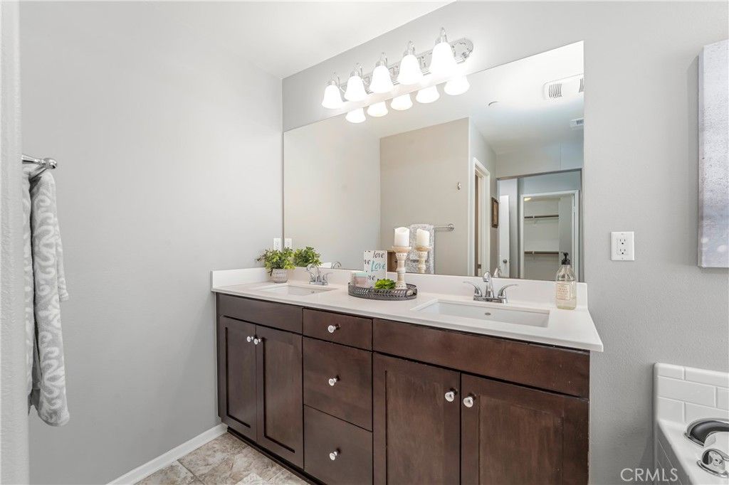 Image 19 of property listing at 24113 Darmera, Lake Elsinore, CA 92532