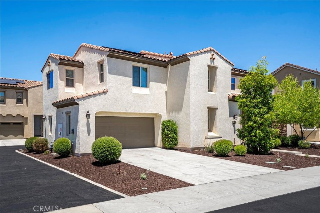 Image 2 of property listing at 24113 Darmera, Lake Elsinore, CA 92532