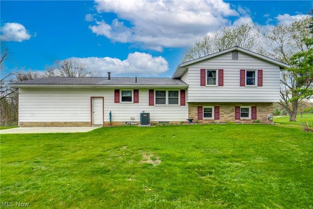 6444 Akron Avenue NW, Canal Fulton, OH 44614