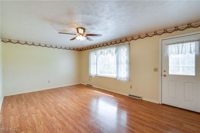 6444 Akron Avenue NW, Canal Fulton, OH 44614