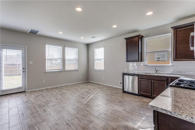 131 Trailside LN, Bastrop, TX 78602