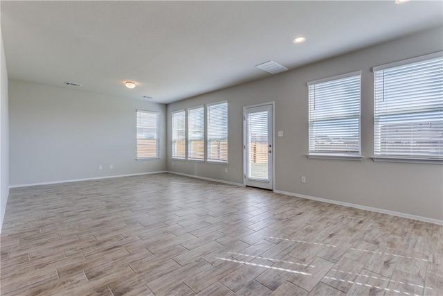 131 Trailside LN, Bastrop, TX 78602