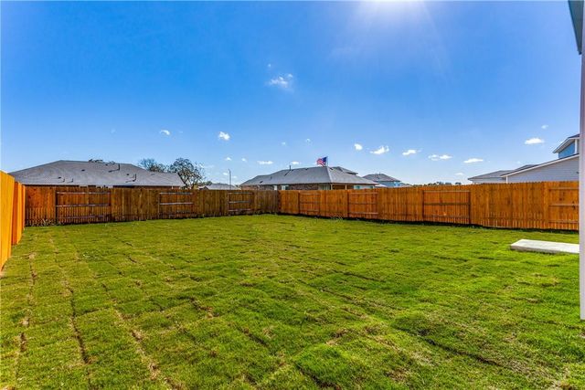 131 Trailside LN, Bastrop, TX 78602
