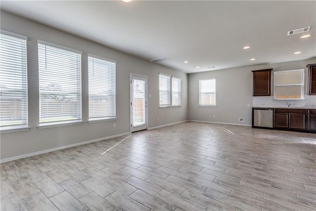 131 Trailside LN, Bastrop, TX 78602