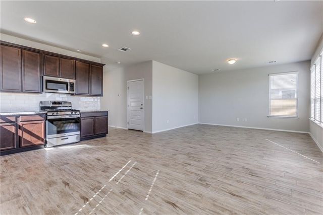 131 Trailside LN, Bastrop, TX 78602