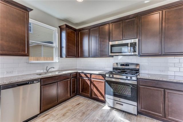 131 Trailside LN, Bastrop, TX 78602