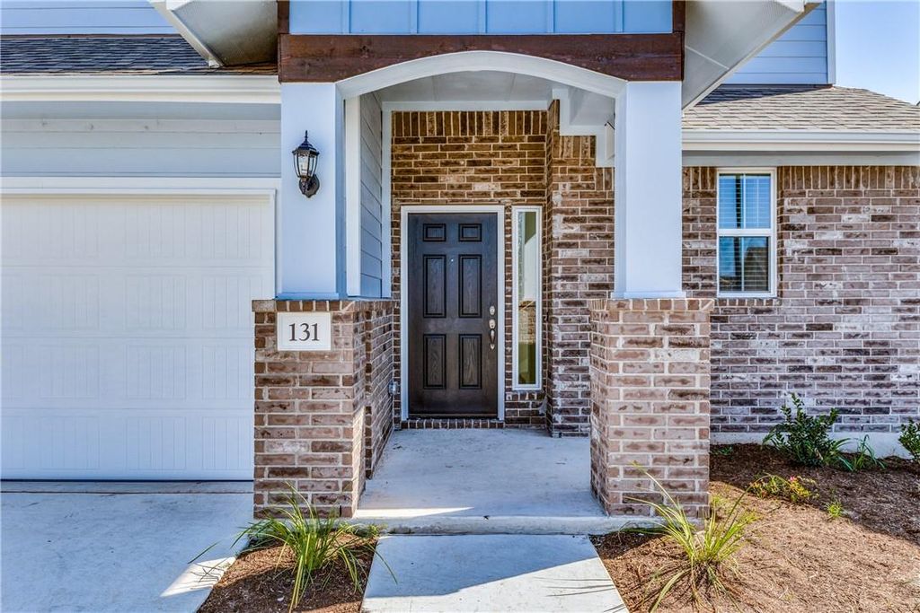 131 Trailside LN, Bastrop, TX 78602