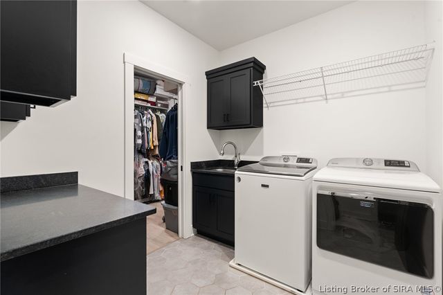 5708 Secretariat Way, Jeffersonville, IN 47130