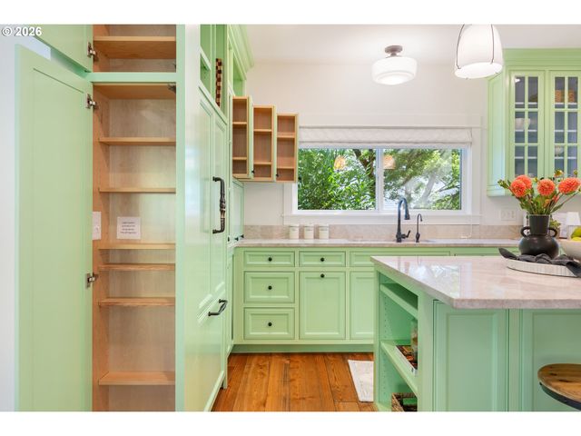 1604 Se LAMBERT St, Portland, OR 97202