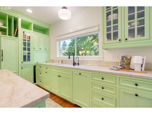 1604 Se LAMBERT St, Portland, OR 97202