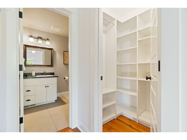 1604 Se LAMBERT St, Portland, OR 97202