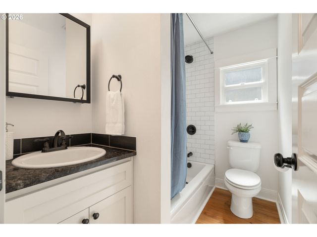 1604 Se LAMBERT St, Portland, OR 97202