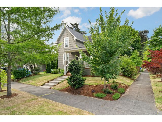 1604 Se LAMBERT St, Portland, OR 97202