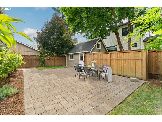 1604 Se LAMBERT St, Portland, OR 97202