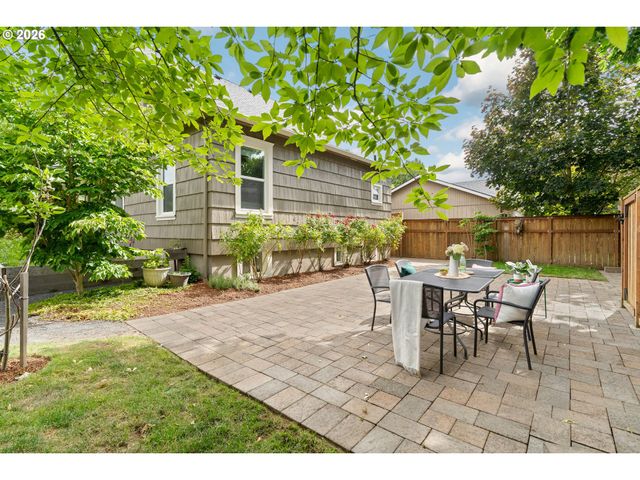 1604 Se LAMBERT St, Portland, OR 97202