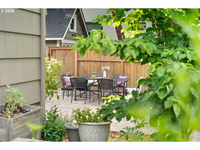 1604 Se LAMBERT St, Portland, OR 97202