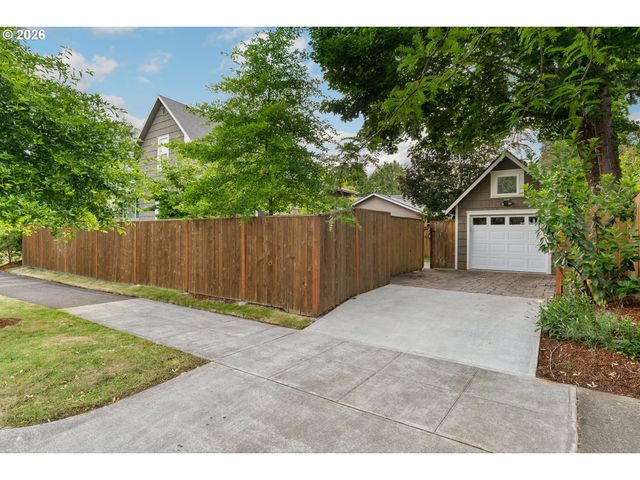 1604 Se LAMBERT St, Portland, OR 97202