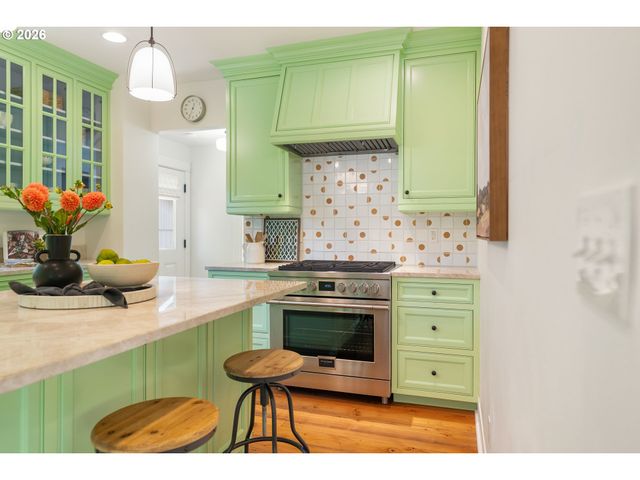 1604 Se LAMBERT St, Portland, OR 97202