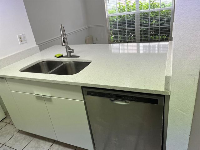 641 KENSINGTON LAKE CIRCLE, Brandon, FL 33511