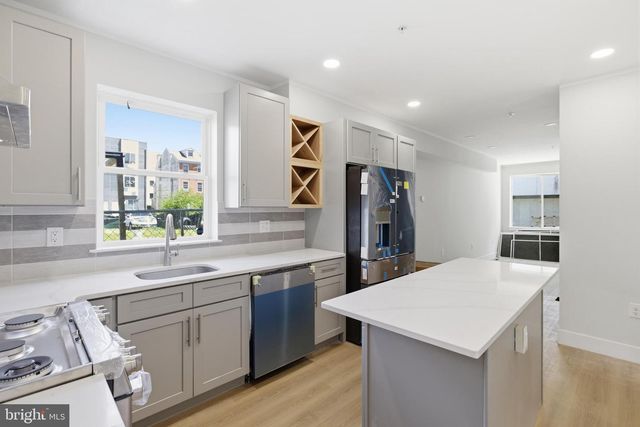 1511 W FLORA ST, Philadelphia, PA 19121