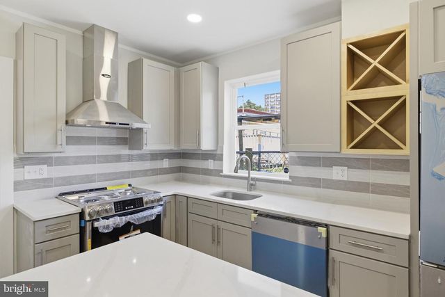 1511 W FLORA ST, Philadelphia, PA 19121