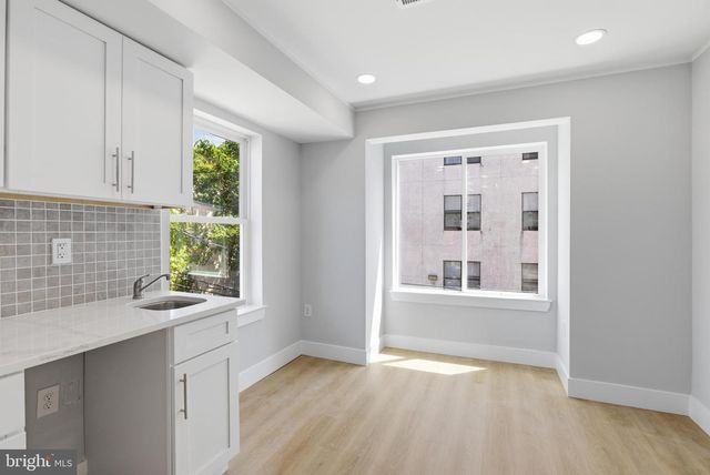 1511 W FLORA ST, Philadelphia, PA 19121