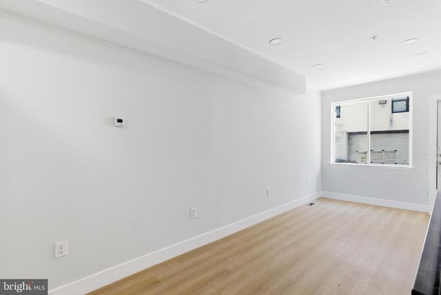 1511 W FLORA ST, Philadelphia, PA 19121