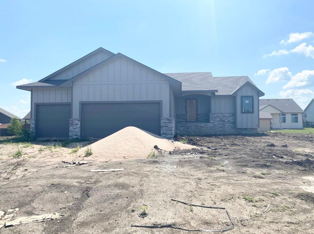 2104 S Tara Falls, Wichita, KS 67207