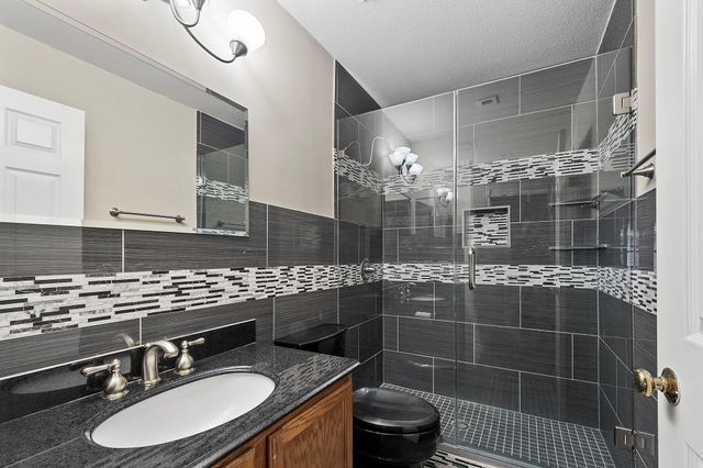 1922 Pinecrest Drive, Carrollton, TX 75010