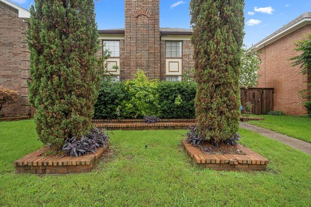 1922 Pinecrest Drive, Carrollton, TX 75010